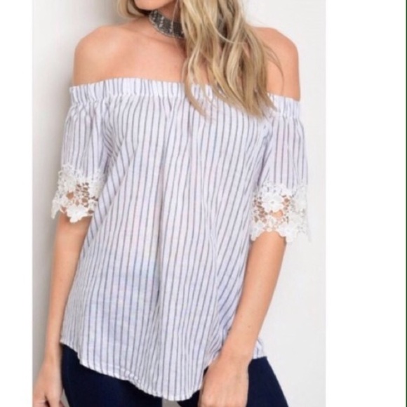 Tops - ‼️5/$20 TOP SALE‼️ NWT On/Off Shoulder Striped Top
